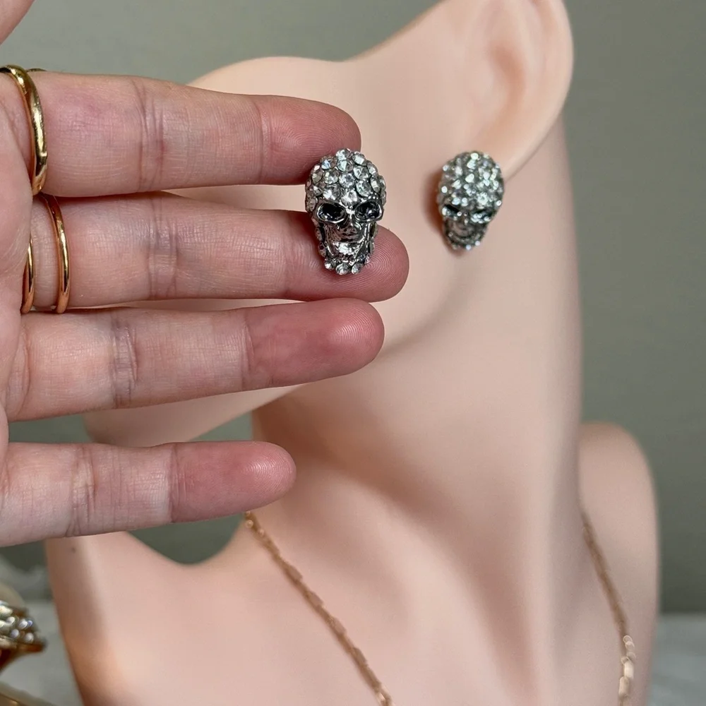 ⚜️❤️‍🔥 Silver Skull Stud Earrings With Crystals